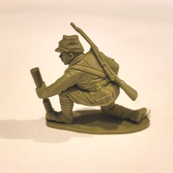 Vintage Airfix WWII Japanese Infantry 1:32 Scale Kneeling Soldier With Mortar, Original 1970